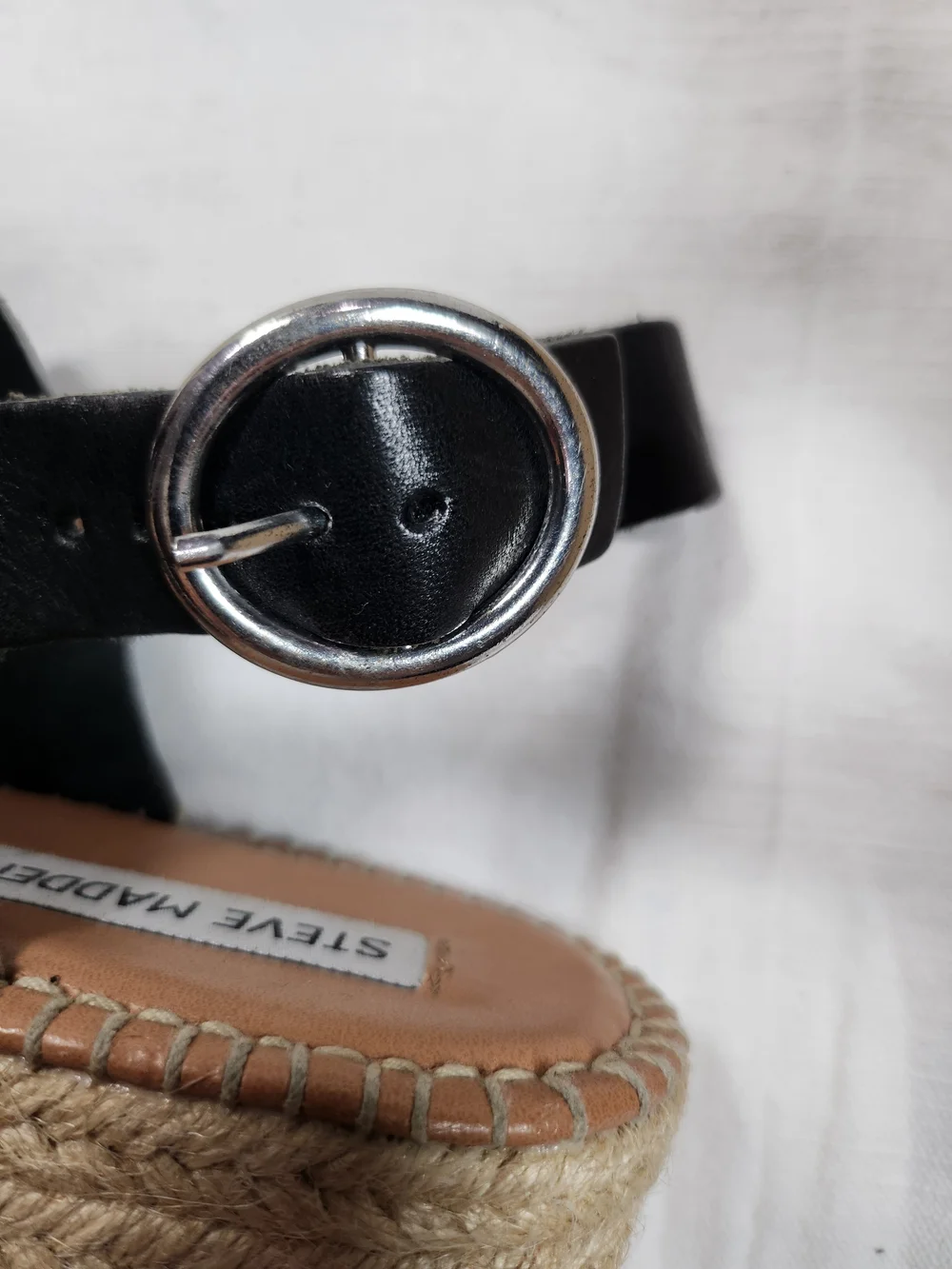 Steve Madden note small